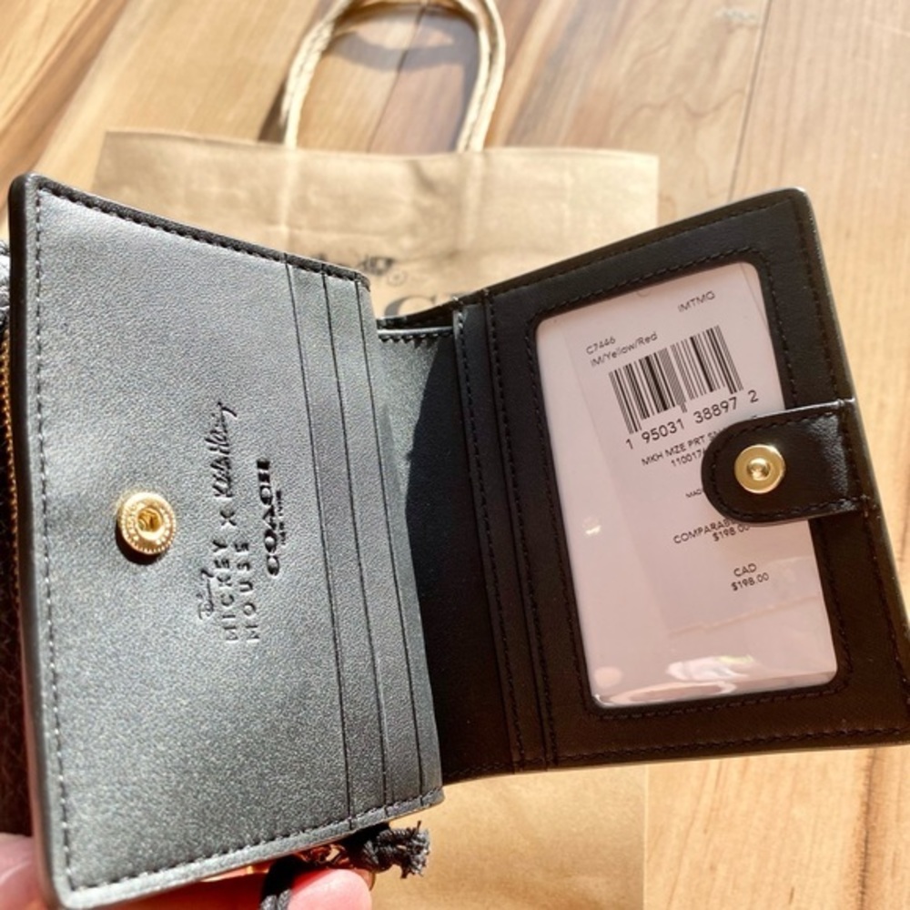 🌈🏅NEW🏅Coach Disney Mickey Mouse wallet/leather/has coins zip pocket - Picture 4 of 9